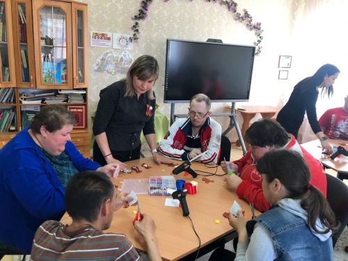В Мамадыше изготавливают патриотические броши