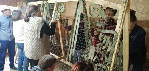 В селе Чаксы начали работу по вязанию маскировочных сетей