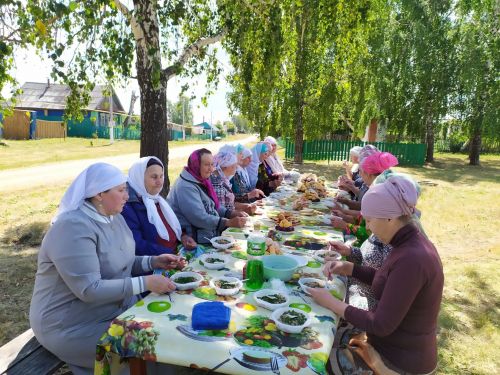 Всех угостили ароматной гречневой кашей