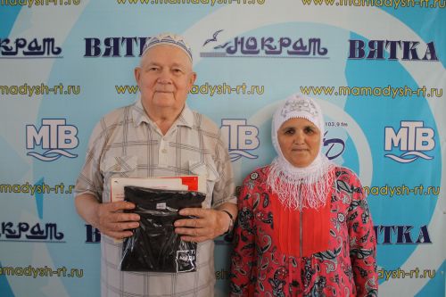 “ТАТМЕДИА”ның фирма футболкасы җиңүчеләргә тапшырылды