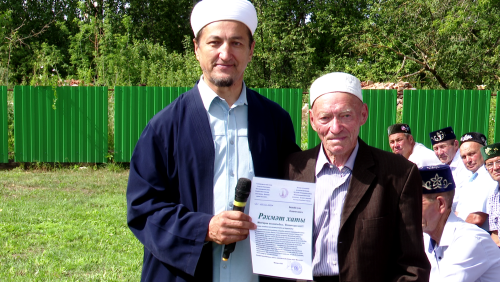 «Впуская Бога в свои сердца»: в деревне Средняя Сунь состоялось торжество по случаю 20-летия мечети
