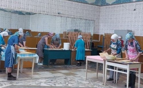 Сельские жители активно участвуют в акции «Своих не бросаем»