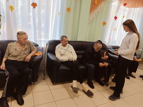 Волонтеры Добро.центра поздравили жителей дома-интерната с Днем пожилых
