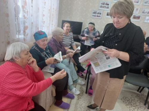 В социально -реабилитационном отделении центра «Забота» провели акцию  «Районку - в каждые руки»
