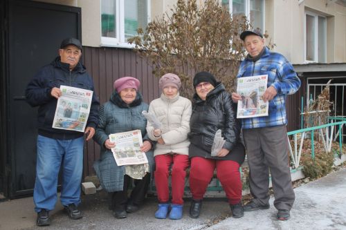 В доме №4 по улице Азина практически каждый житель дома выписывает районку