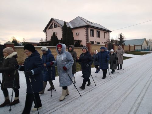 В Мамадыше провели мастер-класс по скандинавской ходьбе