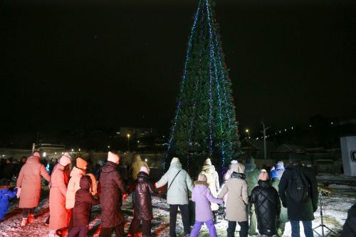 В сквере Яшьлек города Мамадыш состоялось торжественное открытие Новогодней красавицы