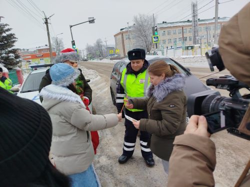 В Мамадыше стражи дорожного порядка провели предновогоднюю акцию