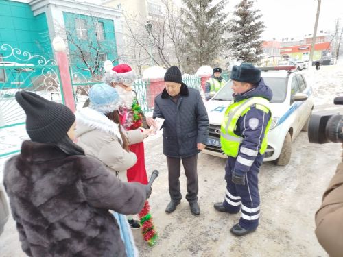 В Мамадыше стражи дорожного порядка провели предновогоднюю акцию