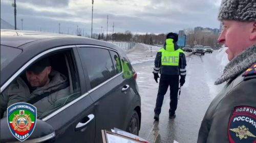 Водителей, ни разу не нарушивших ПДД в 2024 году, поздравили сотрудники Госавтоинспекции