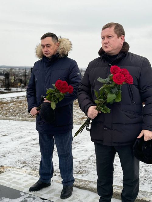 Глава Мамадышского района побывал на могиле Героя РФ
