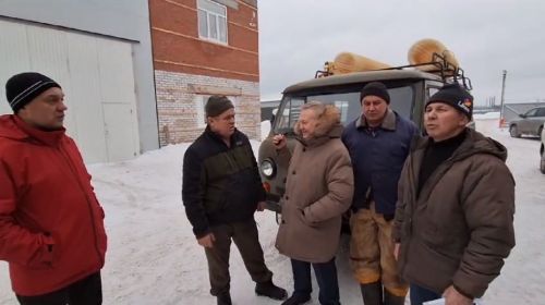 Группе волонтеров Мамадыша передали автомобиль «УАЗ» для отправки в зону СВО