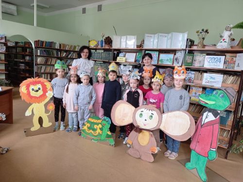 Воспитанники детского сада «Светлячок» посетили библиотеку городской школы №3