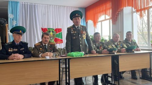 В Нижнеошминской школе прошел урок мужества с ветеранами пограничных войск