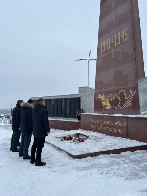 В Мамадыше возложили цветы к памятнику участникам Великой Отечественной войны