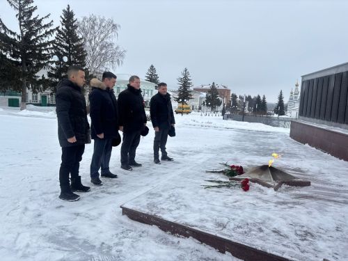 В Мамадыше возложили цветы к памятнику участникам Великой Отечественной войны