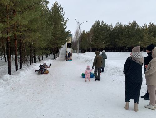В Мамадыш прошли состязания по спускам на ватрушках с ледяной горы