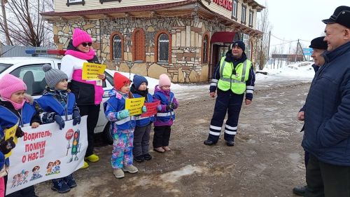 Мамадышские дошкольники провели акцию «Безопасная дорога детям»
