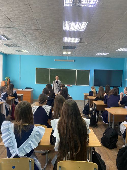 Медицинский психолог Гульнара Шагивалиева провела занятия со старшеклассницами