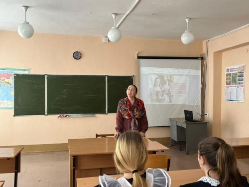 Медицинский психолог Гульнара Шагивалиева провела занятия со старшеклассницами