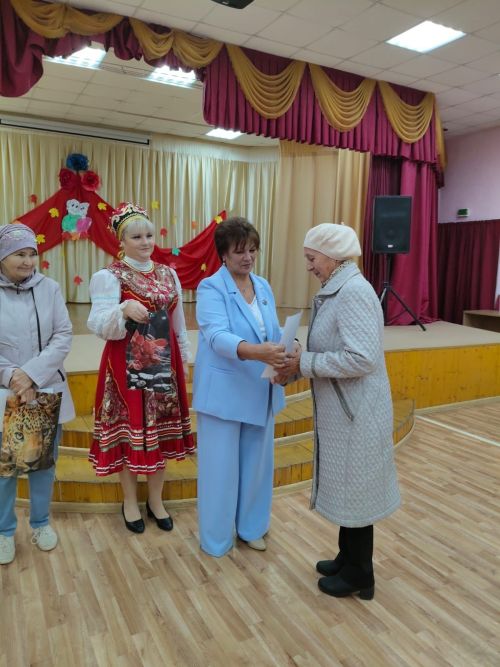 «Листопад улыбок» осыпал теплом жителей поселка совхоза «Мамадышский»