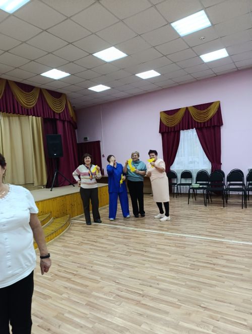 «Листопад улыбок» осыпал теплом жителей поселка совхоза «Мамадышский»