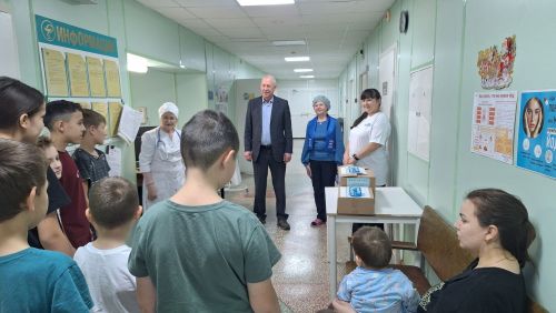 «Единая Россия» подарила радость и «Коробку храбрости» детям Мамадышской ЦРБ