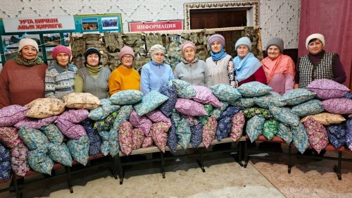 От жителей села Средние Кирмени передана партия теплых вещей для участников СВО