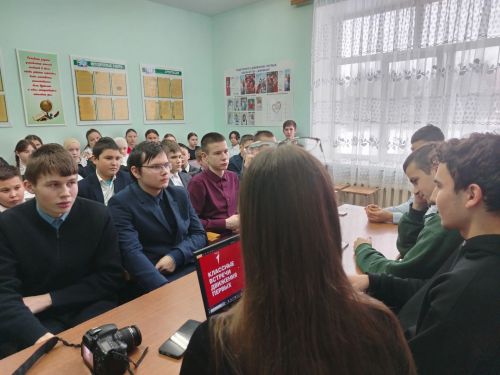 Ученики Таканышской школы встретились с выпускниками 2024 года