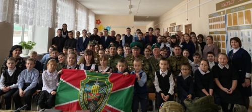 Учащиеся Олуязского лицея встретились с бойцом СВО