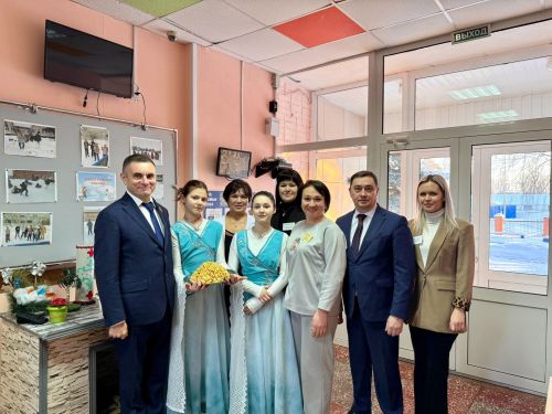 Усманов посетил приют «Надежда» и вдохновил школьников на патриотизм