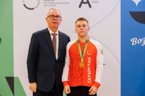 Призеры чемпионата «Профессионалы» из Мамадыша побывали на встрече с Раисом РТ