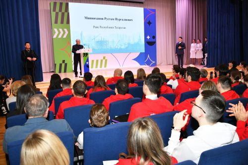 Призеры чемпионата «Профессионалы» из Мамадыша побывали на встрече с Раисом РТ