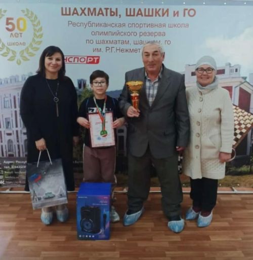 Мамадышские шахматисты взяли бронзу на республиканском турнире «Связь поколений»