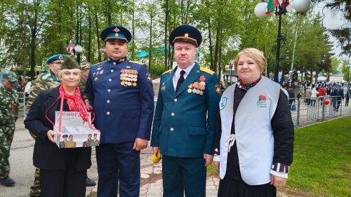 Акция «Красная гвоздика» прошла на параде Победы в Мамадыше
