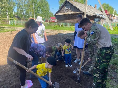 В Мамадышском районе высадили дерево в память о герое СВО