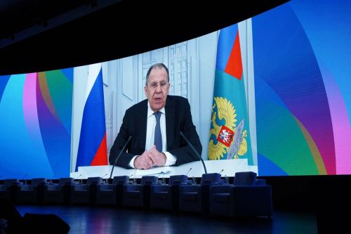 Лавров подчеркнул важность наставничества в образовании на форуме в Казани