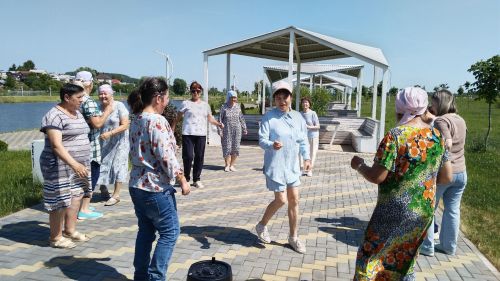 Подопечные центра «Забота» приняли участие в оздоровительной прогулке