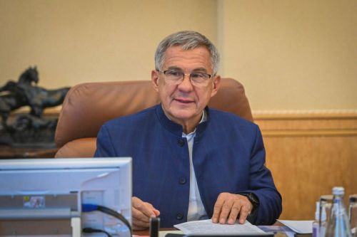 Рустам Минниханов поздравил жителей Татарстана с 105-летним юбилеем республики
