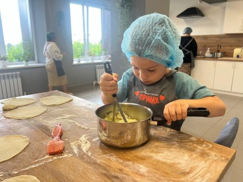 В подростковом клубе «Мечта» прошел кулинарный мастер-класс «Национальное блюдо»