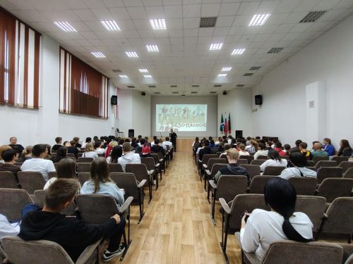 В политехническом колледже проведена лекция на тему «Безопасное лето»