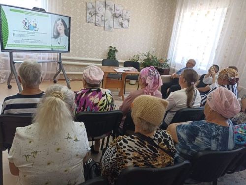 Специалисты Мамадышской ЦРБ посетили ГАУСО КЦСОН «Забота»