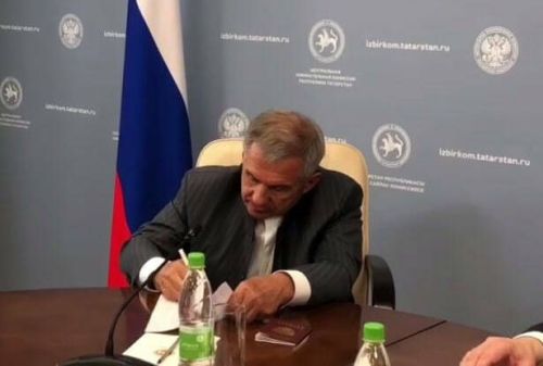 Рустам Минниханов подал заявку на участие в выборах главы Татарстана