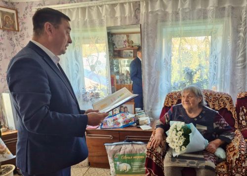 Помнит каждую цифру и дату: Лидия Пестерева отметила 90-летний юбилей