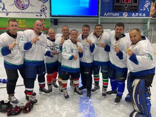 Руководители на льду: начальник отдела спорта района сыграл в хоккей