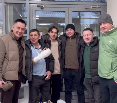 Блогер Ильнар Газизянов получил серьезную травму, спасая павлинов на своей ферме