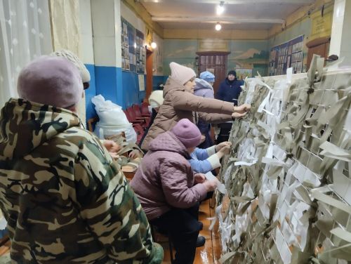 Волонтеры из Мамадышского района изготовили окопные свечи и маскировочные сети