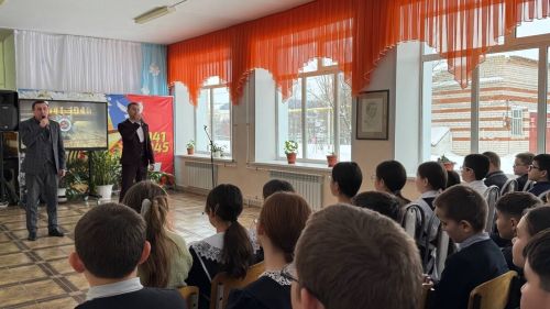 Работники РДК провели для школьников урок памяти о блокадном Ленинграде