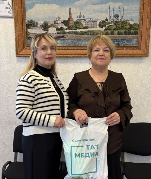 В местной редакции наградили победителя конкурса «Тепло родных ладоней»