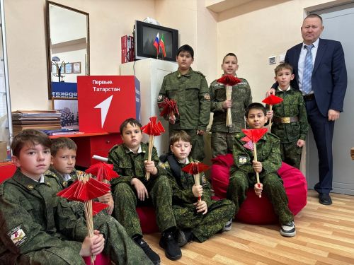 Мамадышские школьники изготовили партию сапёрных флажков